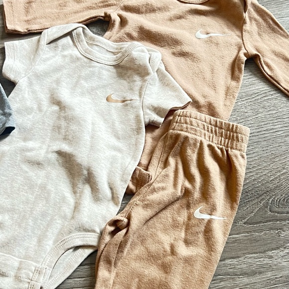 Nike Beige and Black Baby Apparel - Picture 2 of 3
